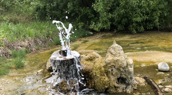 мінеральний гейзер